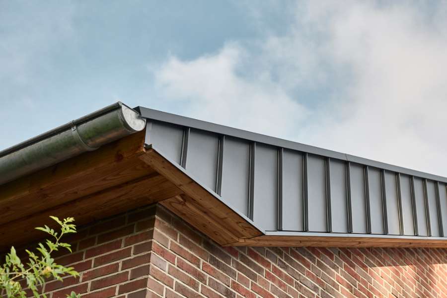 Tysk badeby har fået spir af stål blandt trækroner, Im Kleifeld 17, 29389 Bad Bodenteich, Tyskland